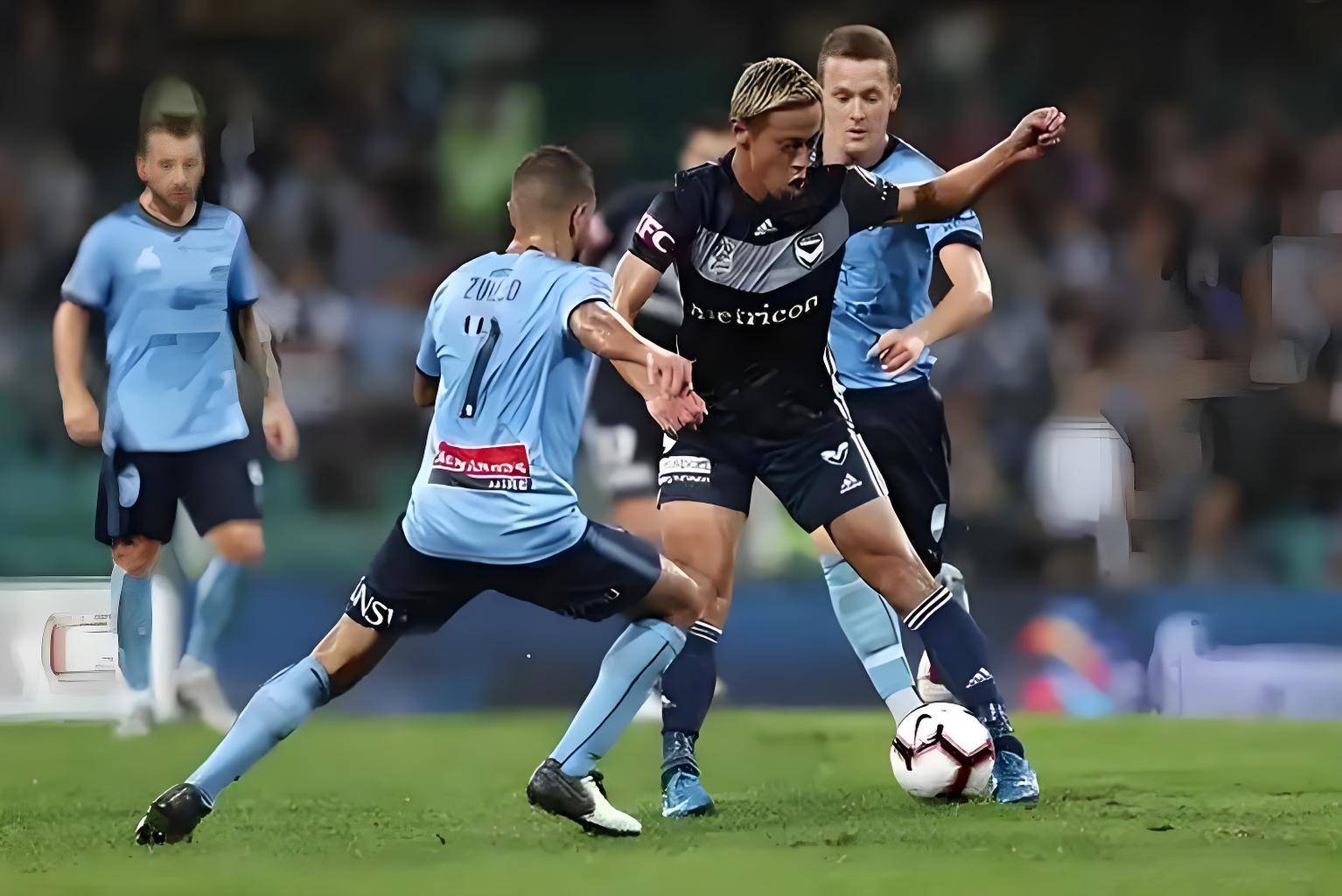 澳大利亚男篮绝地反击魔术，波尔津吉斯关键制胜