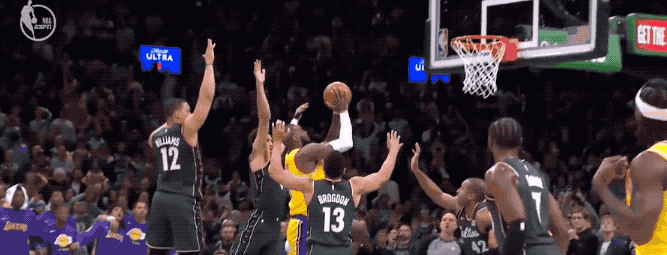 新疆队完胜湖人，塔图姆关键制胜