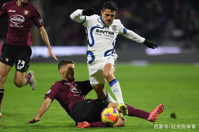 上海队翻盘福建队，米切尔状态火热